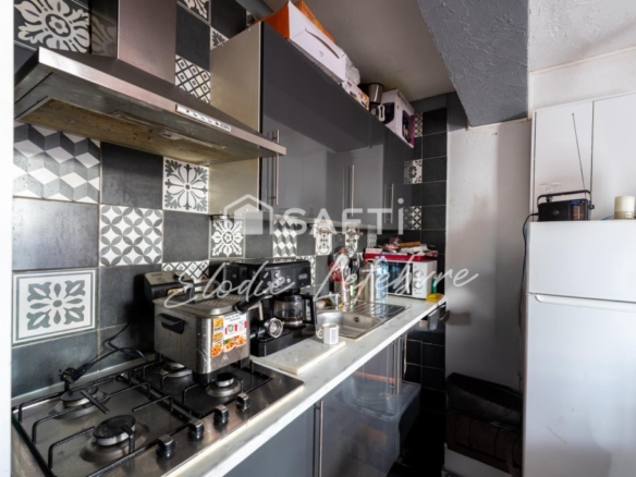 Imagen 3 de Apartamento reformado a buen precio – zona animada de Empuriabrava