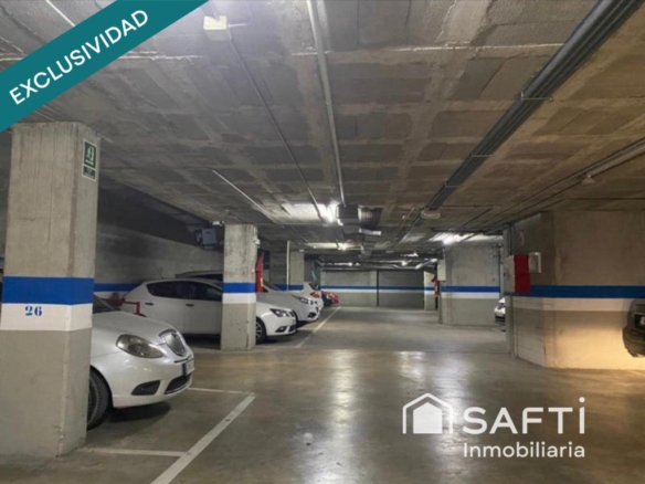 Imagen 3 de Excelente plaza doble de parking para dos coches grandes en Av. Constitución.
