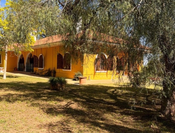 Imagen 3 de Vive a 5 minutos de la ciudad con la tranquilidad de 4800 m² de parcela.