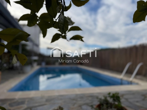 Imagen 2 de Casa amplia con piscina y jacuzzi en Calafell