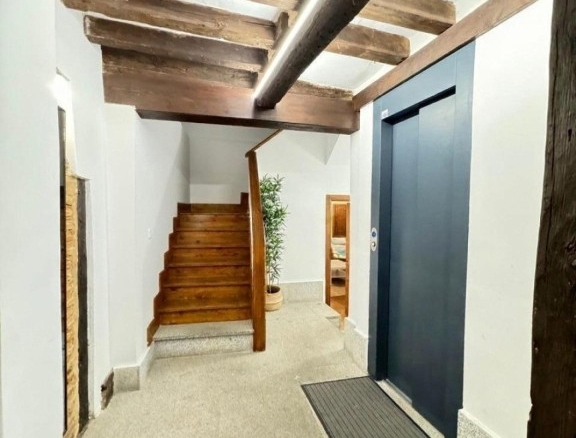 Imagen 2 de ESPECTACULAR EDIFICIO TOTALMENTE REFORMADO EN EL CENTRO DE SEGOVIA.