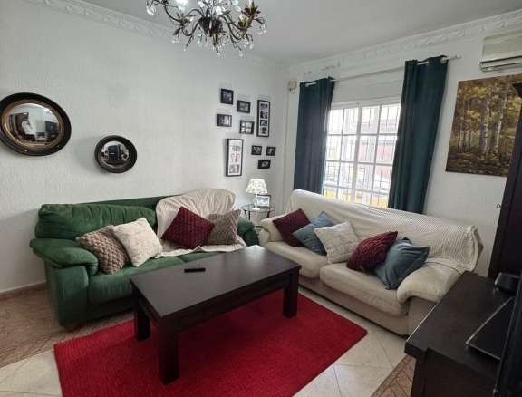 Imagen 2 de VIVIENDA UNIFAMILIAR CON GARAJE EN ZONA CÉNTRICA.