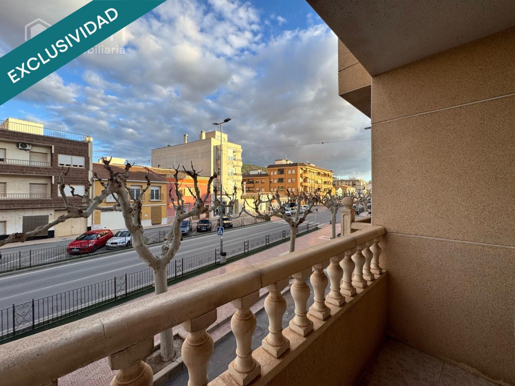 Imagen 1 de Piso VPO con garaje en pleno centro de Pinoso – listo para entrar a vivir