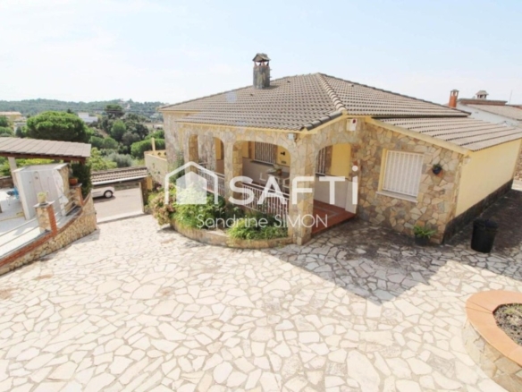 Imagen 3 de Preciosa y cómoda casa con mucho encanto de una sola planta con piscina y terreno totalmente plano!