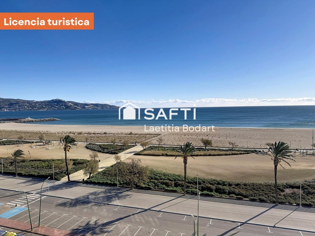 Imagen 3 de Apartamento reformado frente al mar con licencia turística – Terraza & vistas al mar