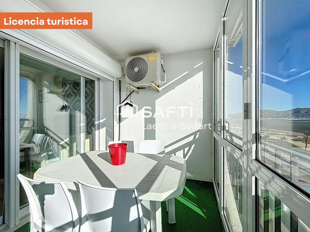 Imagen 4 de Apartamento reformado frente al mar con licencia turística – Terraza & vistas al mar
