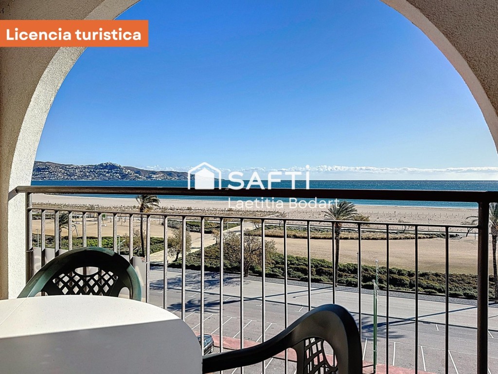 vistas al mar y licencia turística