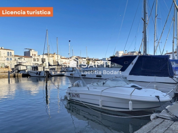 Imagen 1 de Encantador piso renovado con terraza y vistas al canal Empuriabrava