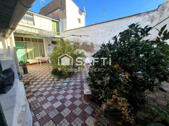 Patio y Gran Terraza. Necesita mejoras !