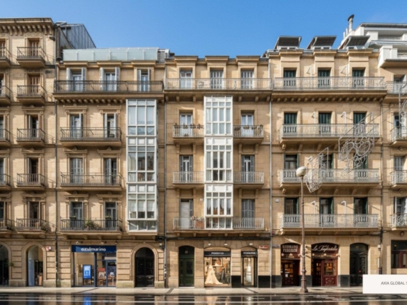 Imagen 3 de Residencia 3H en Centro. Parking cercano opcional.