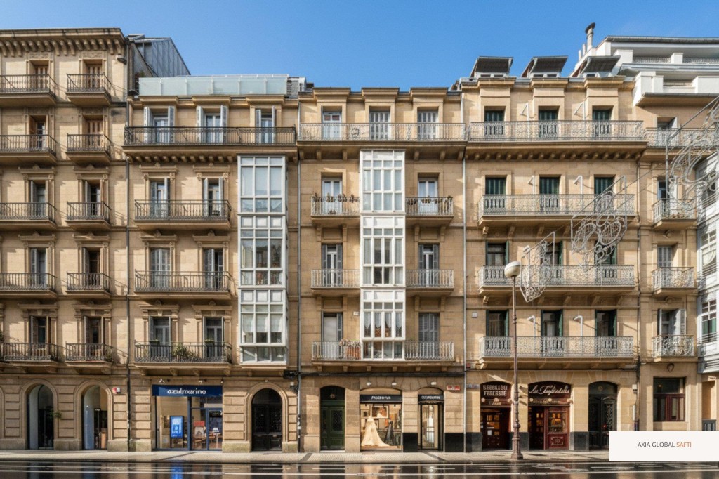 Imagen 3 de Residencia 3H en Centro. Parking cercano opcional.