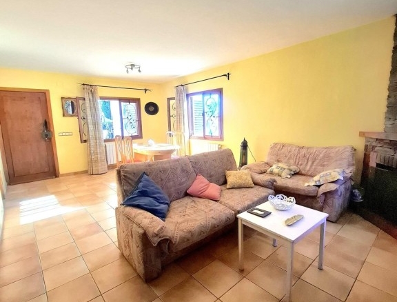 Imagen 2 de Villa reformada con piscina y pozo en zona premium