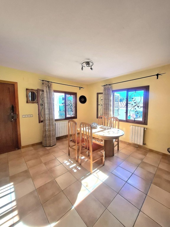 Imagen 4 de Villa reformada con piscina y pozo en zona premium