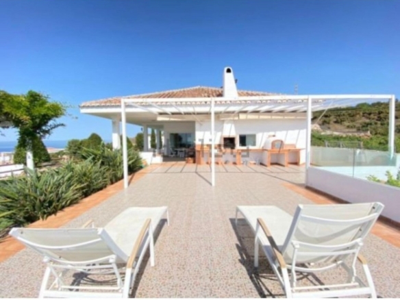 Imagen 2 de Villa de Lujo en Torrox: El Oasis Panorámico de la Costa del Sol