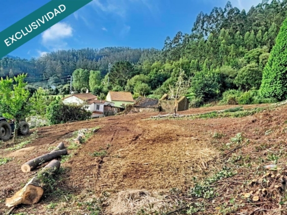 Imagen 3 de Casa Tradicional de Piedra para Reformar en Ortigueira (Galicia) con Amplia Finca de 2.600 m²