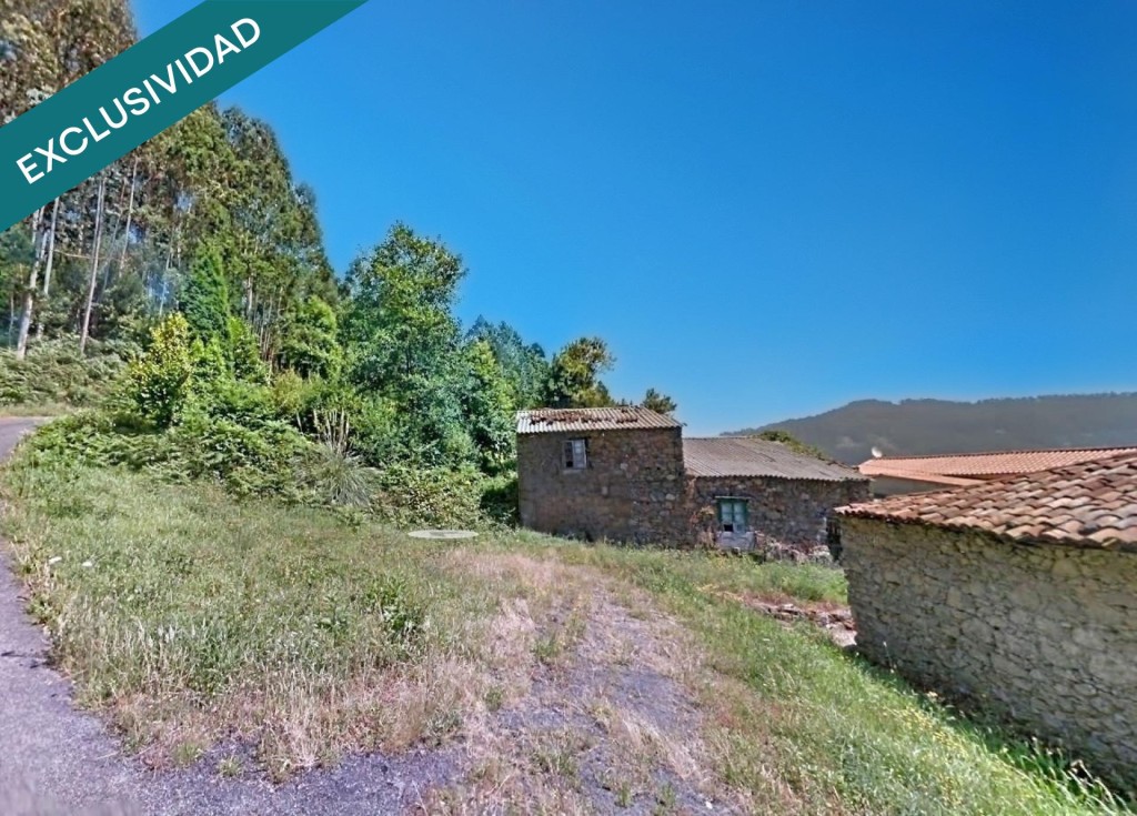 Imagen 1 de Casa Tradicional de Piedra para Reformar en Ortigueira (Galicia) con Amplia Finca de 2.600 m²