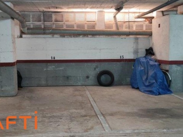 Imagen 1 de Plaza de aparcamiento para coche mediano-pequeño o moto en comunidad cerrada