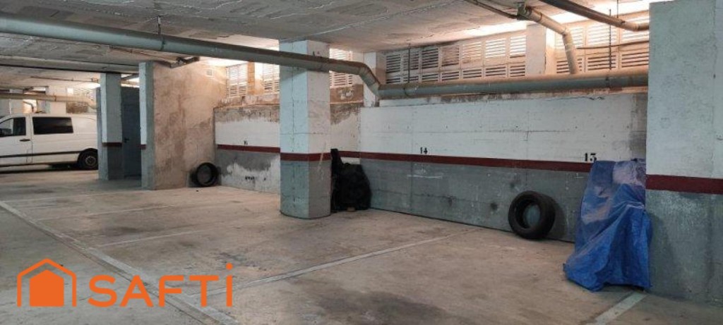 Imagen 1 de Plaza de aparcamiento para coche mediano-pequeño o moto en comunidad cerrada