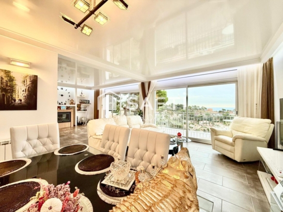 Imagen 2 de Chalet con vistas al mar y la piscina particular.