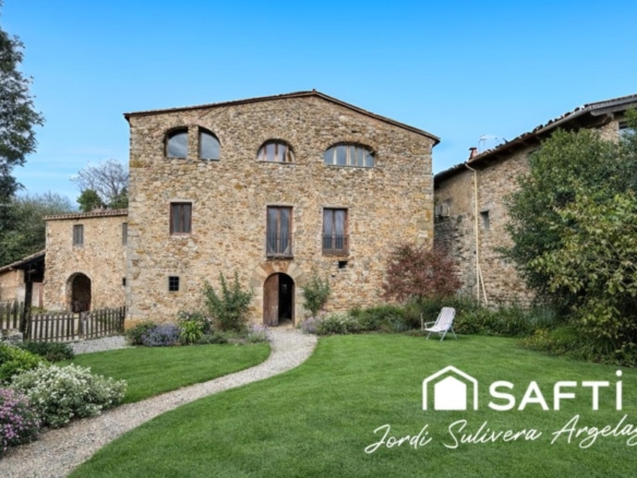 Imagen 2 de UNA FINCA ÚNICA EN LA GARROTXA CON UN POTENCIAL INIGUALABLE