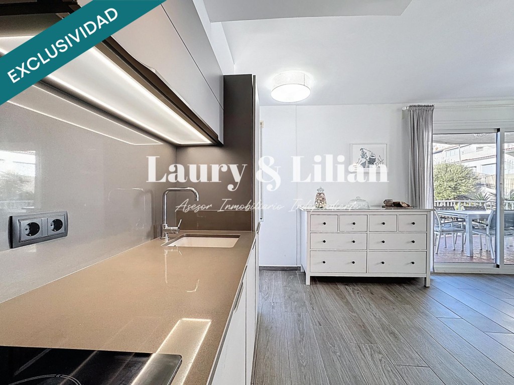 Imagen 4 de ROSES – Canyelles Apartamento reformado con vistas al mar.