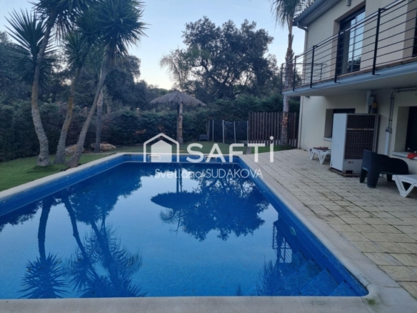 Imagen 1 de Chalet con licencia turística y piscina
