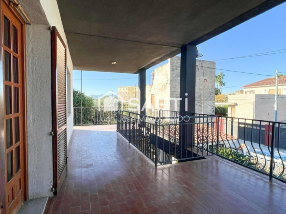 Imagen 3 de Chalet amplio con jardín y vistas en zona tranquila