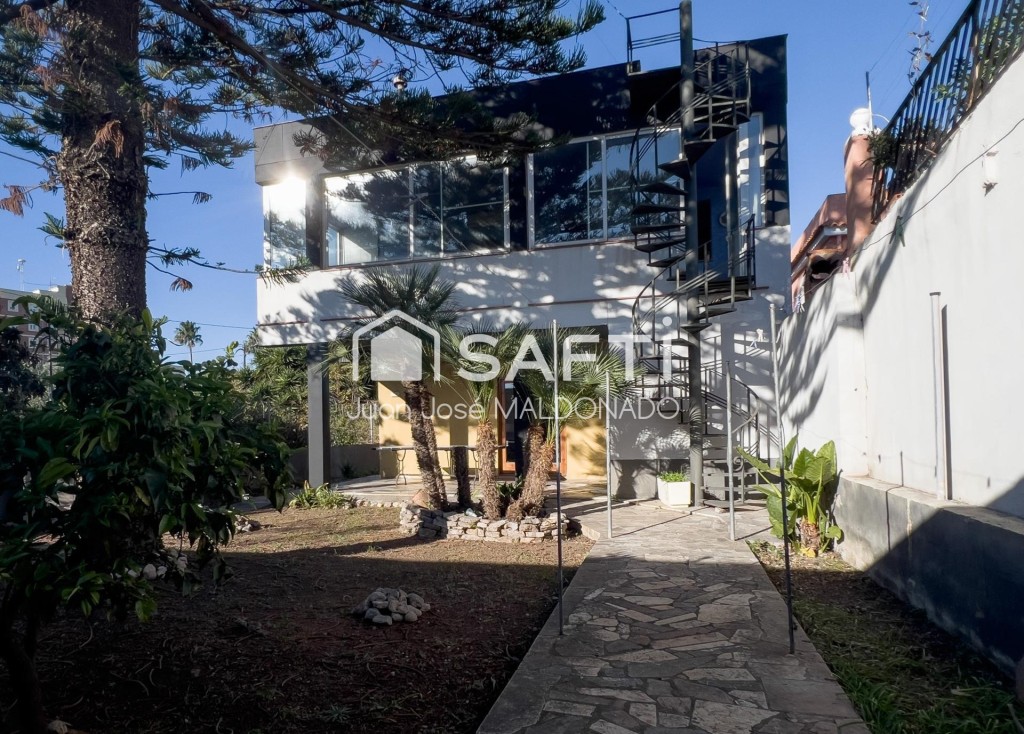 Imagen 4 de Chalet amplio con jardín y vistas en zona tranquila