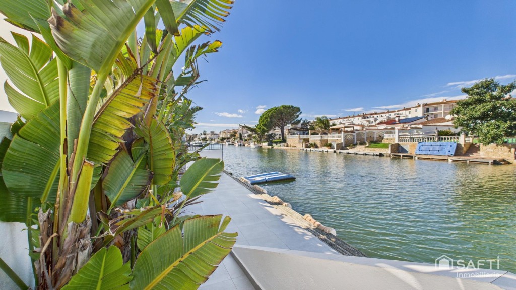 Imagen 2 de Casa con amarre privado en Empuriabrava