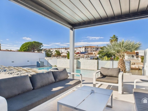 Imagen 3 de Casa con amarre privado en Empuriabrava