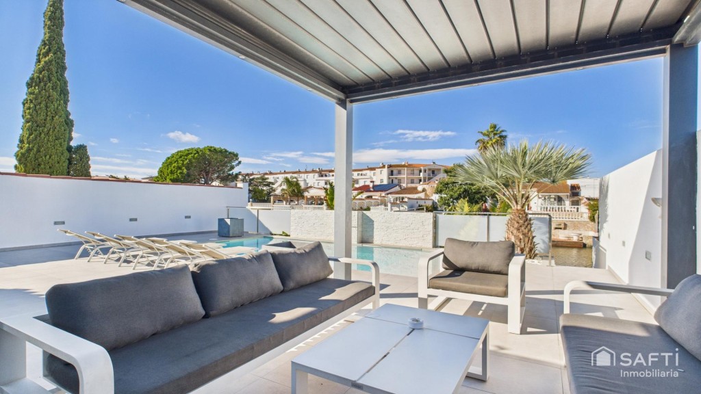 Imagen 3 de Casa con amarre privado en Empuriabrava