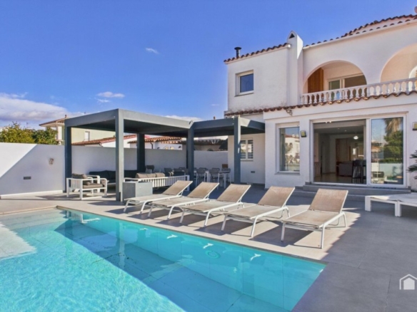 po-1251785-imagen - El Club del Propietario Imagen 1 de Casa con amarre privado en Empuriabrava