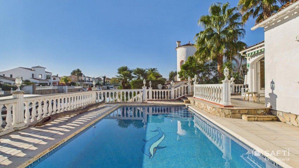 Imagen 2 de Casa con amarre privado en Empuriabrava