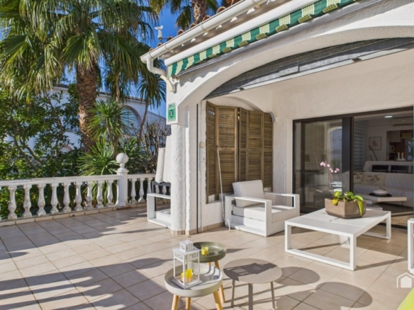 Imagen 4 de Casa con amarre privado en Empuriabrava