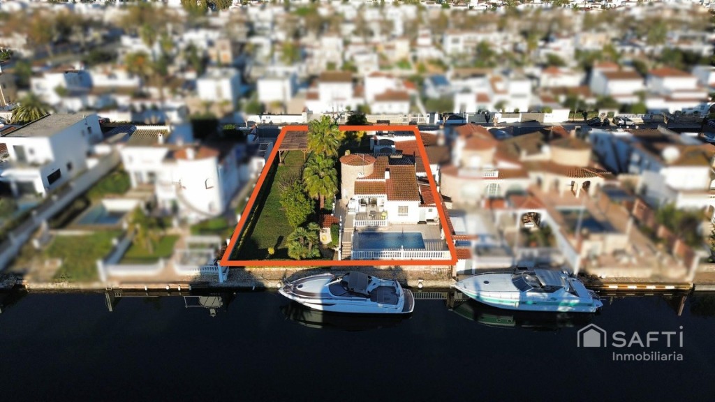 Imagen 1 de Casa con amarre privado en Empuriabrava