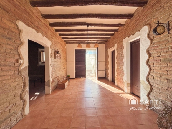 Imagen 3 de Masía histórica con olivar en producción y explotación de uso turístico.