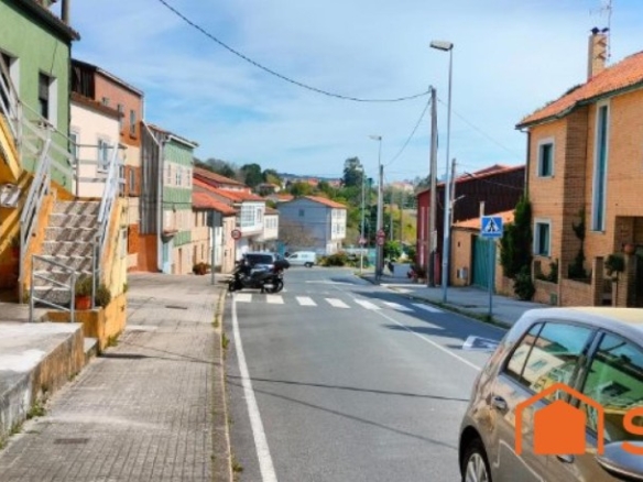 Imagen 4 de Casa pareada en Conxo con espacio exterior y potencial para reformar a tu gusto