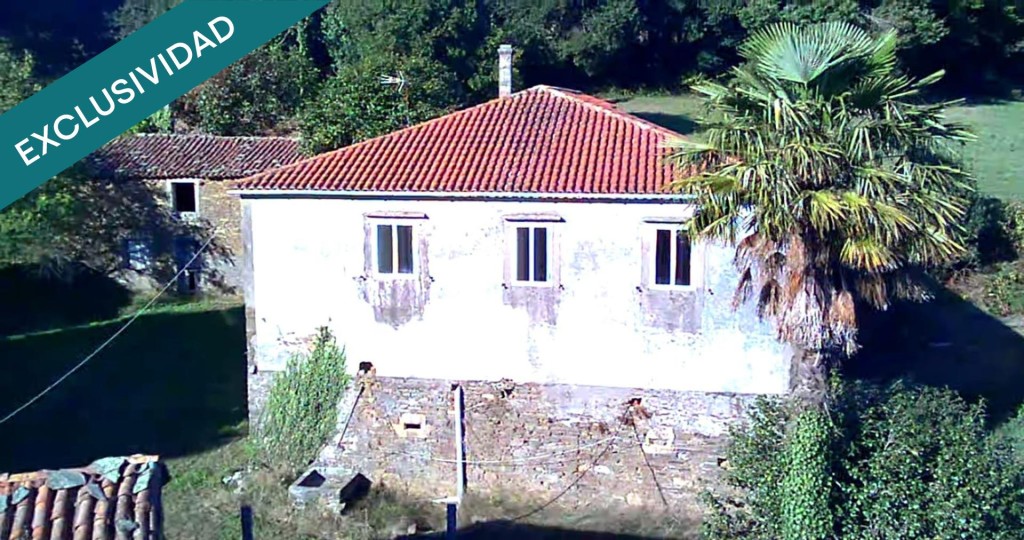 Imagen 2 de SE VENDEN DOS PROPIEDADES CON FINCA DE 8.000 METROS CUADRADOS A 20 MINUTOS DE SANTIAGO DE COMPOSTELA