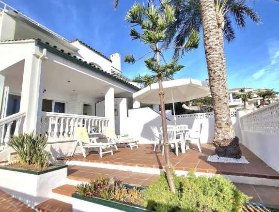 Imagen 4 de Villa pareada en primera línea con vistas al mar