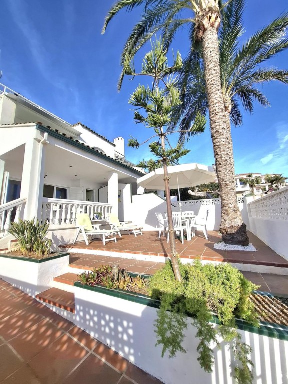 Imagen 4 de Villa pareada en primera línea con vistas al mar