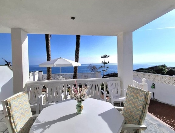 Imagen 1 de Villa pareada en primera línea con vistas al mar