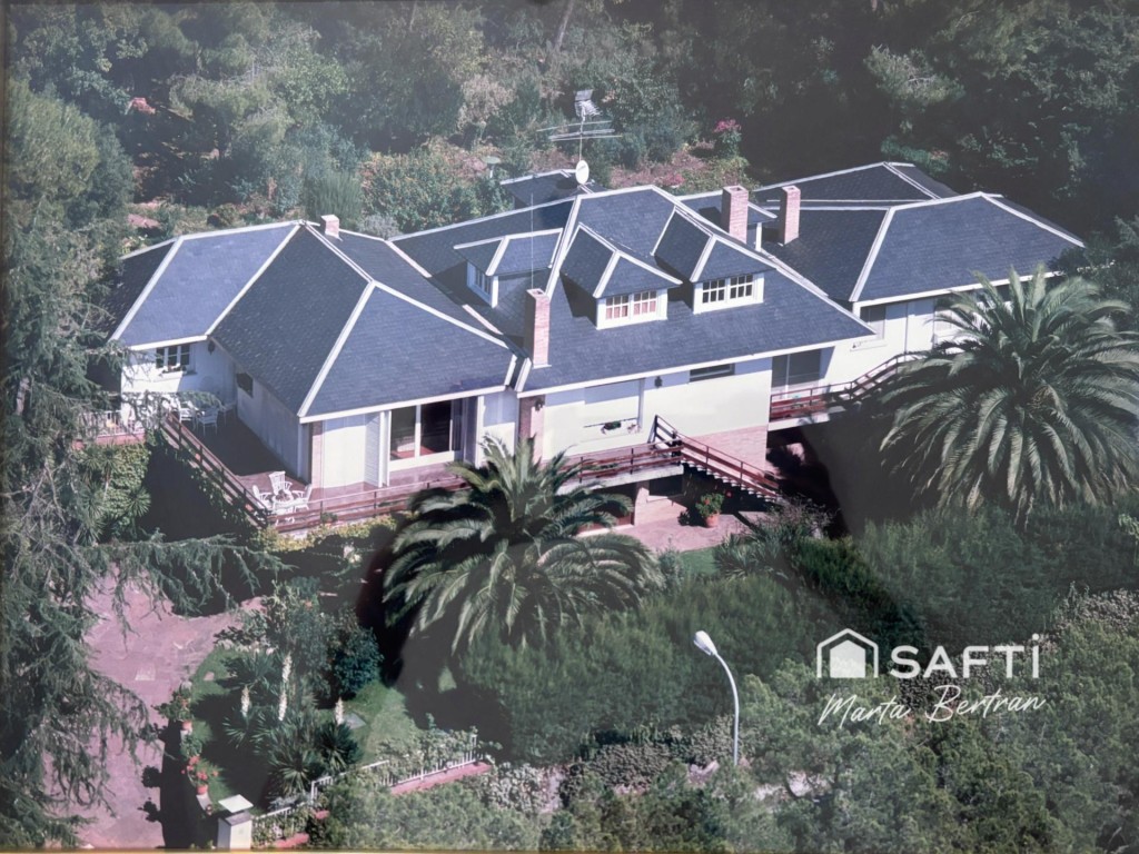 Imagen 3 de Casa unifamiliar a cuatro vientos con gran finca privada en un entorno natural.