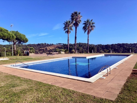 Imagen 3 de Exclusiva residencia con vistas al mar en urbanización privada