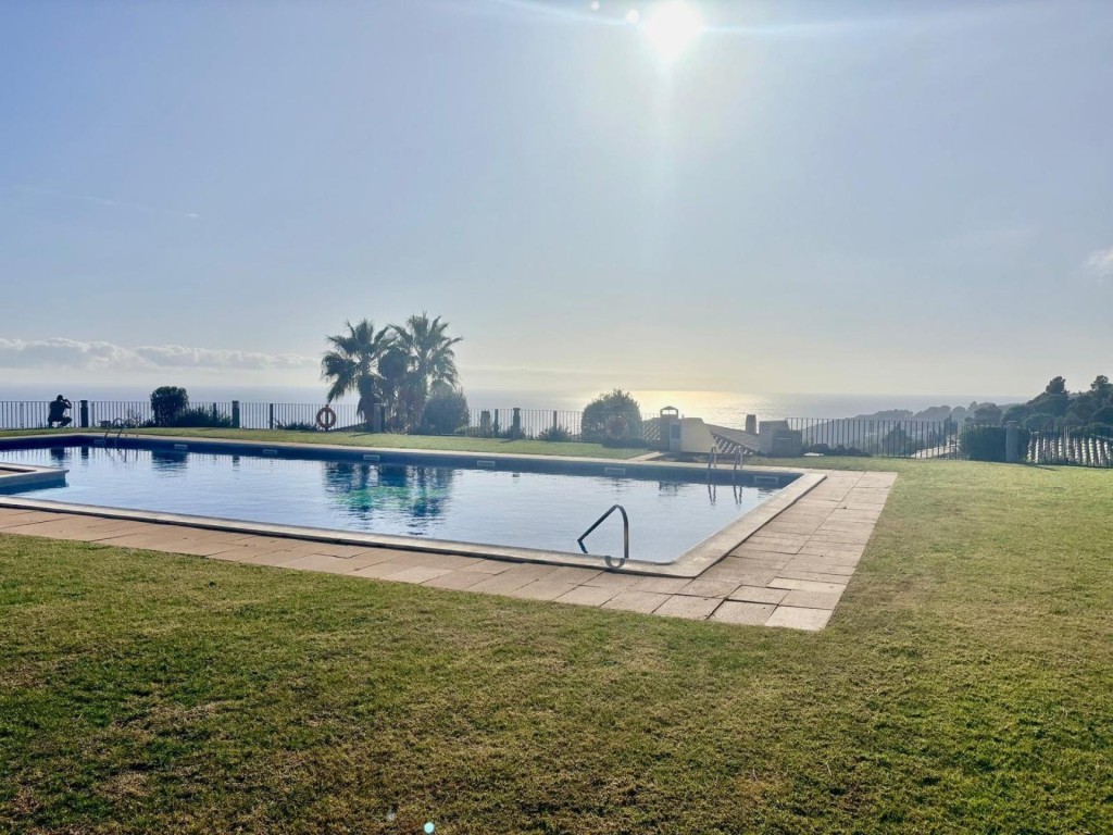 Imagen 4 de Exclusiva residencia con vistas al mar en urbanización privada