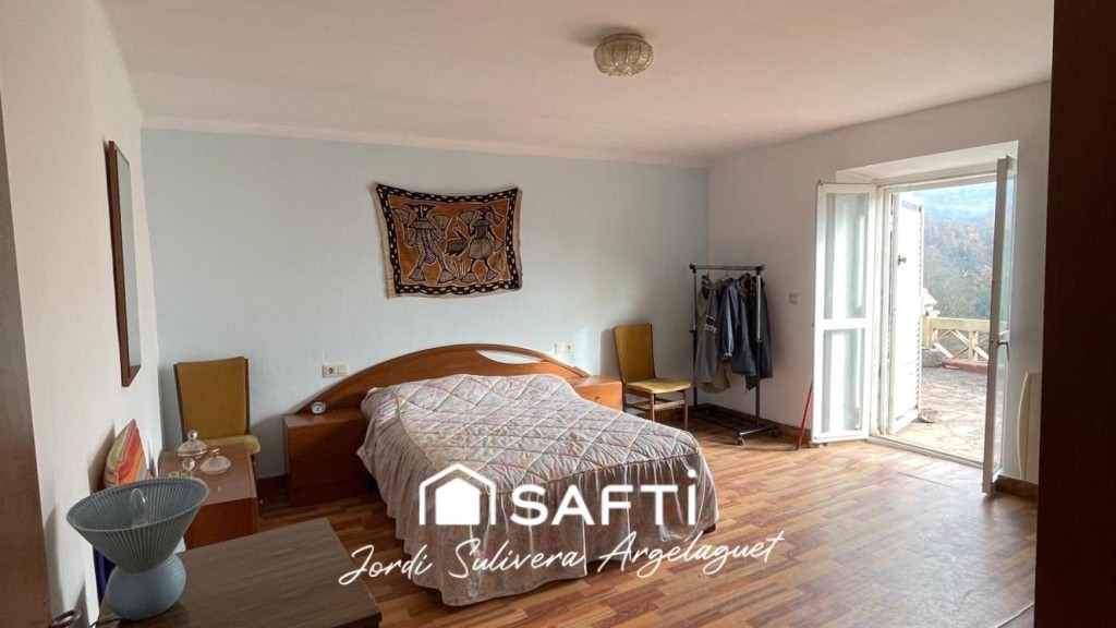 Imagen 2 de CASA AMPLIA CON JARDÍN PRIVADO EN GIRONA