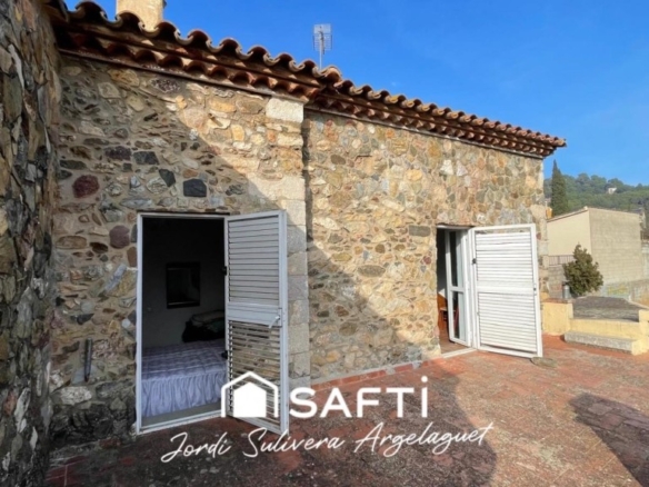 Imagen 3 de CASA AMPLIA CON JARDÍN PRIVADO EN GIRONA