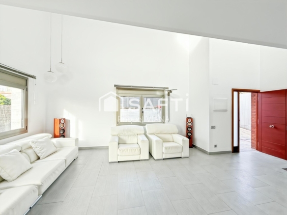 Imagen 2 de Casa unifamiliar reformada con jardín y garaje en Mas d’en Gall (Esparreguera)