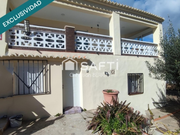 Imagen 3 de Casa unifamiliar reformada a estrenar con piscina.