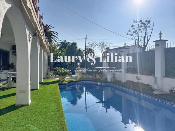 Imagen 2 de Oportunidad. Casa de dos pisos en el Montgrí.