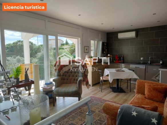 Imagen 2 de Casa Mas Fumats Roses licencia turística y garaje